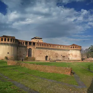 Appartamento La Casa Di Hank - Il Centro Storico E L Autodromo, Imola